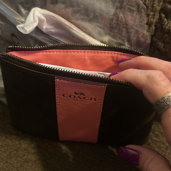 NWT COACH Corner Zip Wristlet in Signature Canvas - Picture 6 of 8